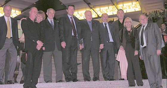 Entourant Christian Estrosi, Jean Icar, Didier Rochette, Bernard Asso, Alain Frère, Éric Ciotti, Auguste Vérola, André Barthe 06scene-ouverture