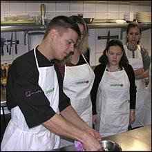 Réserve de Nice Cours de cuisine de Jouni aux lauréates du concours Lesieur Réserve de Nice Cours de cuisine de Jouni aux lauréates du concours Lesieur
