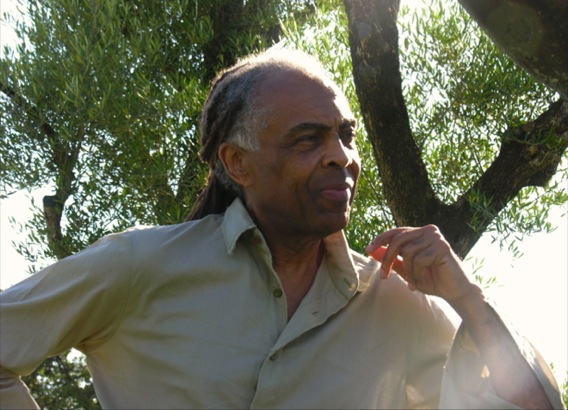 Détendu dans les jardins du Mas de Pierre, Gilberto GIL à Saint Paul de VENCE, près de NICE gilberto-gil