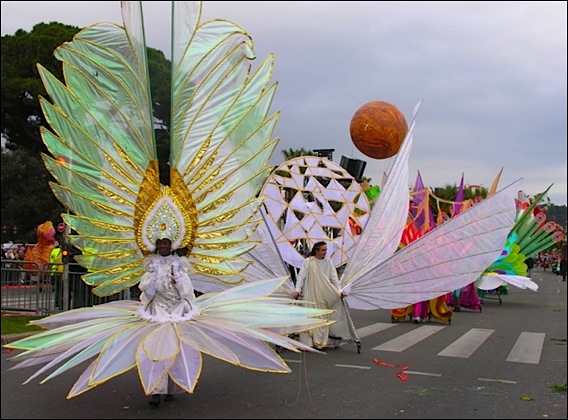 Février 2011 à Nice Menton et sur la Riviera Côte d’Azur Carnaval, Corso, Citron et Mimosa::Carnaval de Nice 2010 corso fleuri carnaval-2011-lg2
