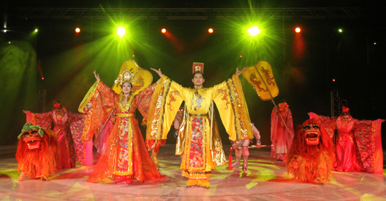 CIRQUE IMPÉRIAL de CHINE sur GLACE::Le CIRQUE IMPÉRIAL de CHINE sur GLACE sur la Riviera Côte d'Azur pour 4 représentations au STADE NAUTIQUE RAINIER III de MONACO et à LA PALESTRE au CANNET.<br /> cirque-chine-glace-1
