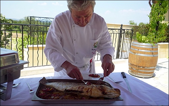 AOC Château des Launes::le Loup de Méditerranée entre les mains expertes du chef Alain Carro. chateau-launes-lg6