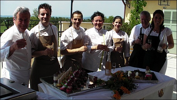 Le Festival des Launes accompagne de ses fines bulles la farandole de desserts:: chateau-launes-lg8
