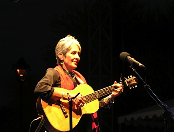 Joan Baez en concert au Grimaldi Forum Monaco::photo prise au Nice Jazz Festival 2008 Copyright ©2011 NRV Nice RendezVous. Tous droits réservés. joan-baez-lg