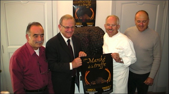 Présentation du 17e Marché de la Truffe à la Bastide Saint Antoine::de g. à dr. : Auguste Oddo, Jean-Pierre Leleux, Sénateur-Maire de Grasse, Jacques Chibois, Michel Santinelli. marche-truffe-2013-LG
